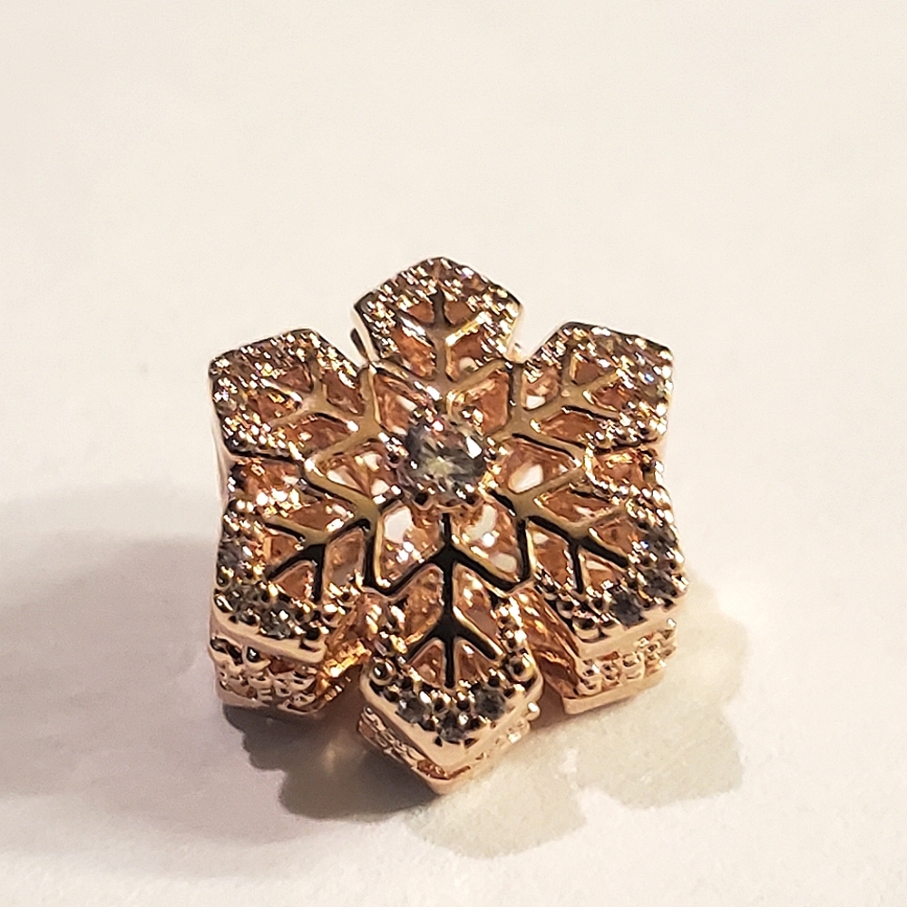 💯Authentic NEW Pandora 14K Pltd Festive Snowflake Charm CZ - Picture 3 of 6